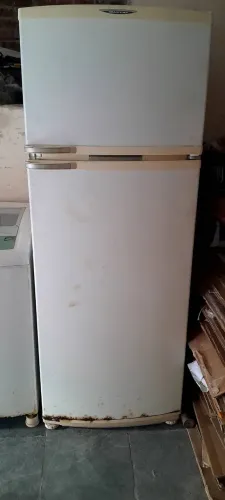 Vendo geladeira USADA!