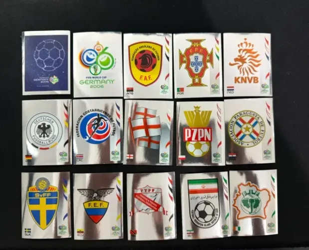 15 Escudos Brilhantes Copa 2006 Panini
