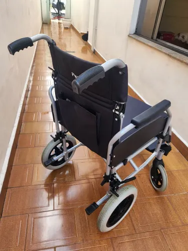 Cadeira de rodas semi nova perfeita