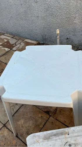 mesas e cadeiras