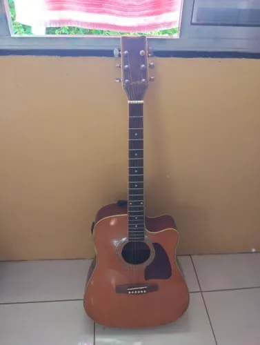 Vendo esse lindo violão com capa da marca EAGLE modelo CH-889E 400.00 só a capa custa 170.
