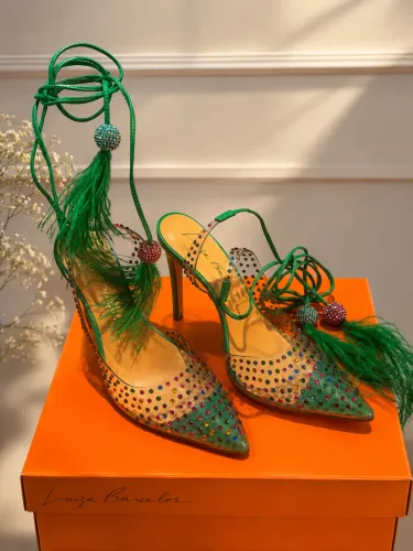 Vendo Scarpin maravilhoso da Luiza Barcelos.