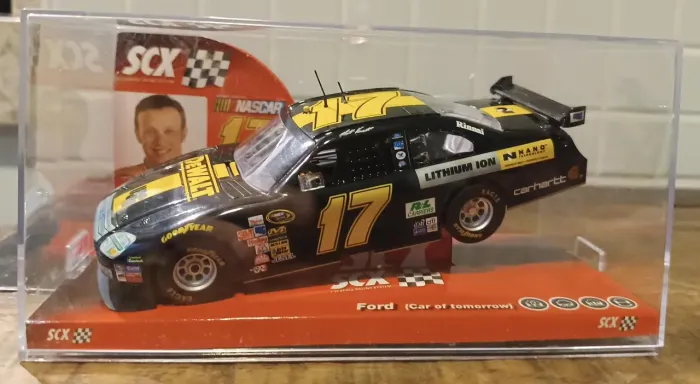 Autorama SCX NASCAR Ford Fusion Car of Tomorrow 17