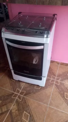 Fogão de 4 bocas.