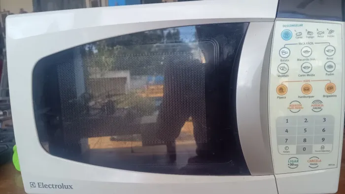 Microondas Electrolux 18 litros 127V Em perfeito estado de funcionamento