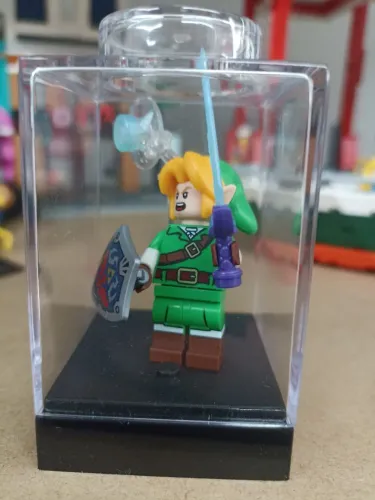 Minifigura Lego Link Ocarina of Time adulto + master sword e escudo hylian shield