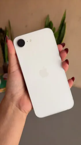 iPhone 16e
