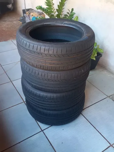 Vendo pneus seminovos 215/50 R17.95W WestLake.
