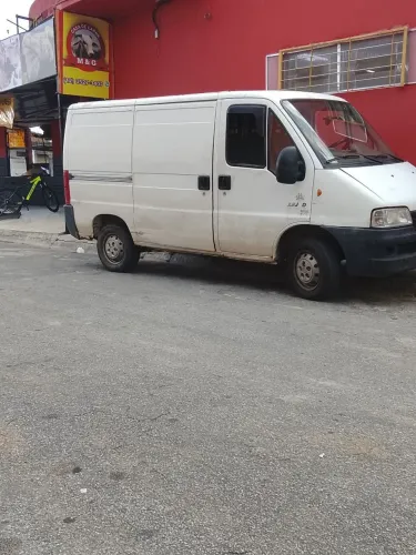 Faço fretes e pequenos carretos  