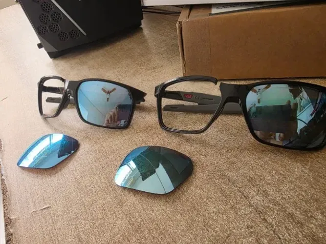 02 Oculos Oakley Portal X danificado