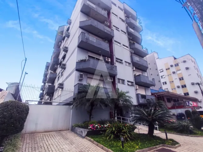 Apartamento com 2 quartos, sacada e 1 vaga de garagem coberta no Centro.