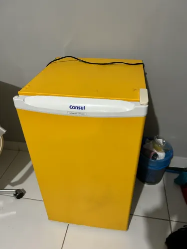 Vendo frigobar 120L, funcionando perfeitamente.