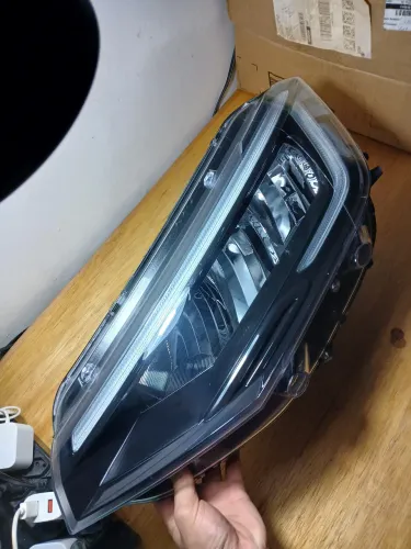 FAROL VIRTUS = FAROL NIVUS - ESQUERDO (MOTORISTA)