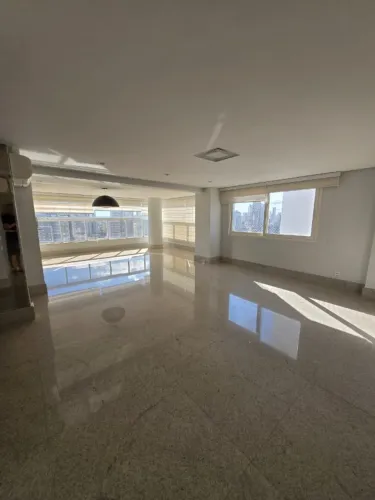 Locação Bueno | 3 Suítes e Escritório | 3 garagens | 190m2 Ao lado do Goiânia Shopping