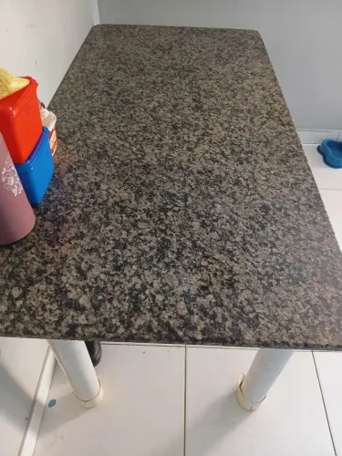 Mesa tampo de granito 6 lugares S/ Cadeira