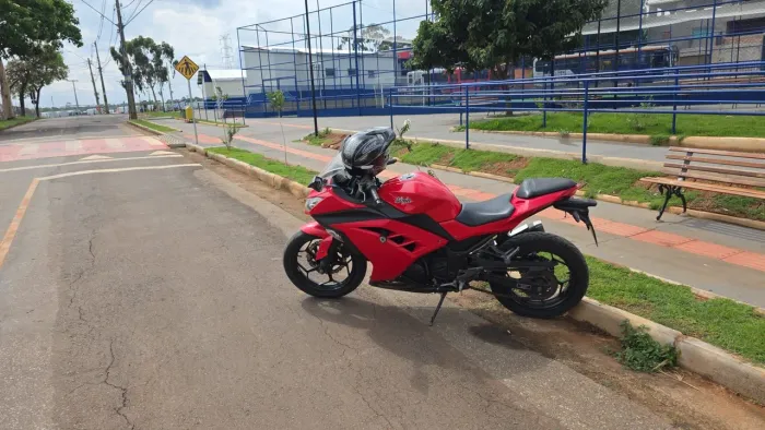 KAWASAKI NINJA 300 em otimo estado com 31k km