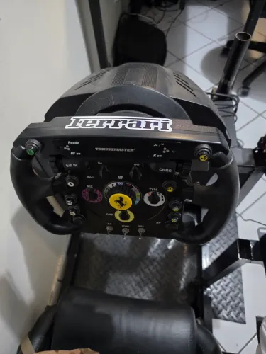 T300 com volante de f1 