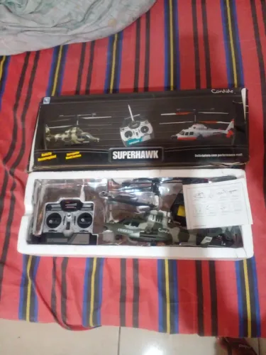 Helicóptero de controle remoto 