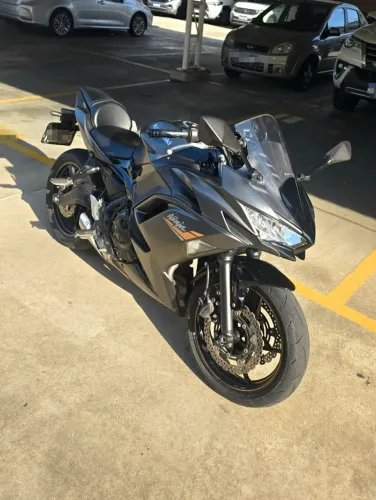 Kawasaki Ninja 650 ABS 2024 Cinza - 8.000 km - Toda Original