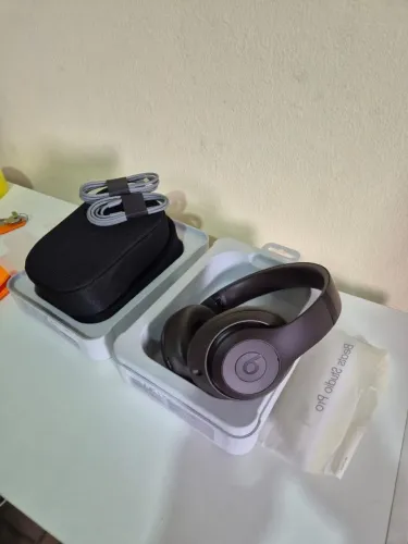 Beats Studio Pro Fones de ouvido Bluetooth sem fio com Cancelamento de ruído Marrom 
