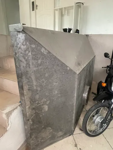 Coifa galvanizada e tubulação.