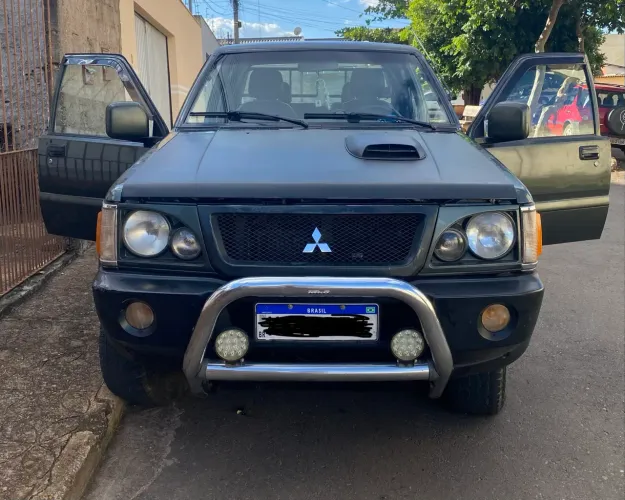 Mitsubishi L200 GLS 2.5 4X4 CD Diesel 2003