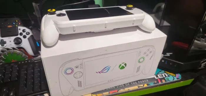 Console Portátil ROG Xbox Ally, AMD Ryzen? Z2, 16GB, 512 GB SSD