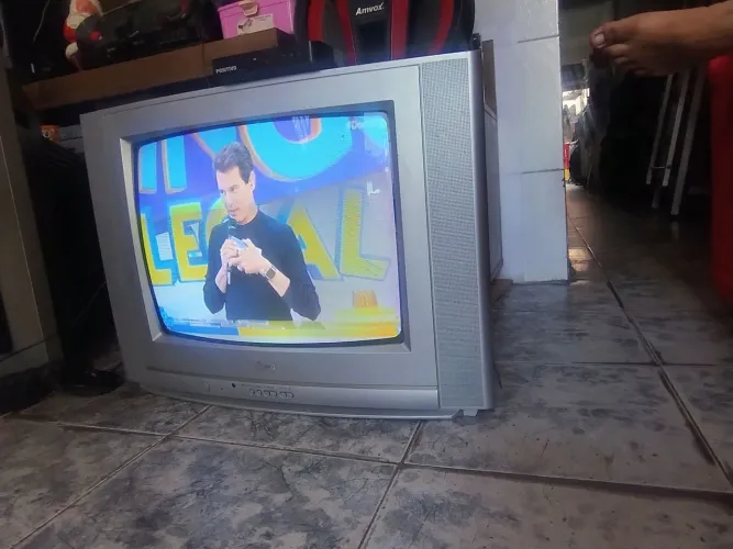 Vendo tv de tubo de 20 polegadas lg 