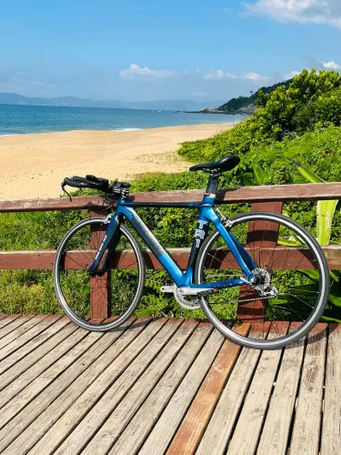 Bicicleta TT contra relógio de fibra de carbono impecável