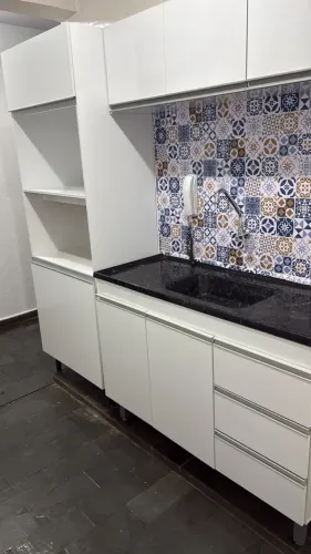 Apto dois quartos na quadra enfrente ao Buriti.para aluguel possui 68 metros quadrados com