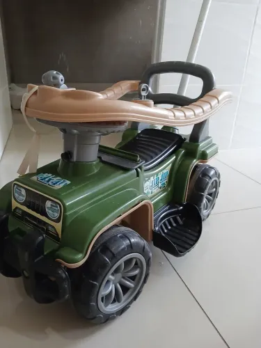 Carro pra criança. 
