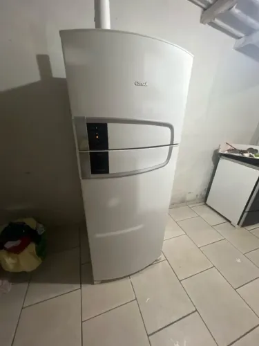 Geladeira semi nova