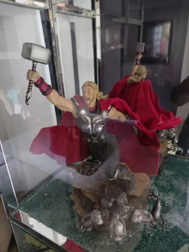 Estátua Iron Studio Thor Era de Ultron 1/6 Marvel