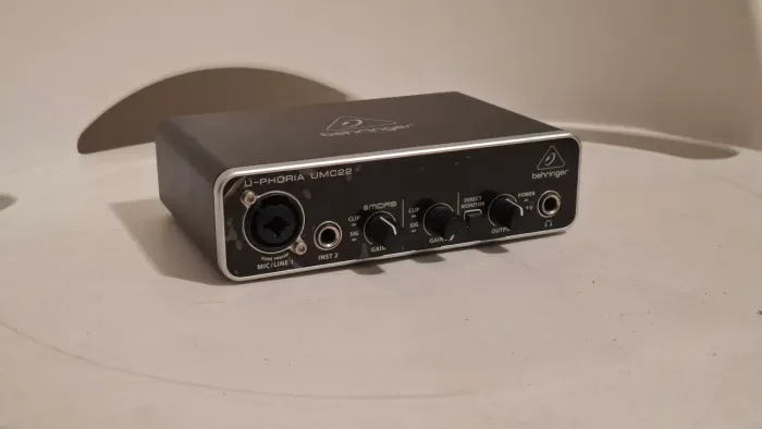 Interface de áudio USB Behringer U-phoria UMC22