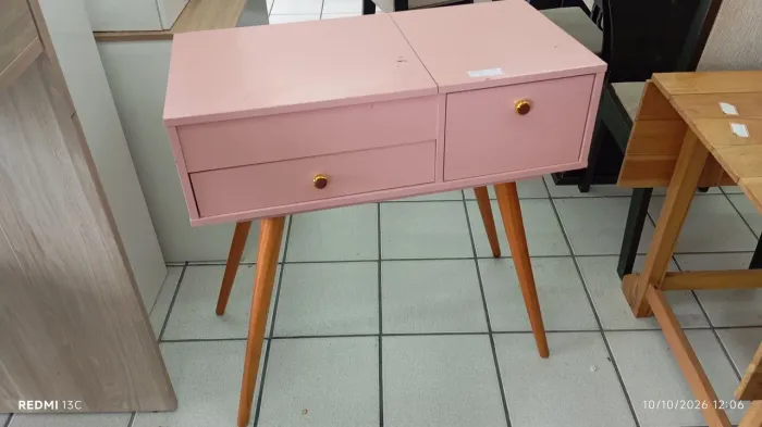 Vendo penteadeira infantil na cor rosa