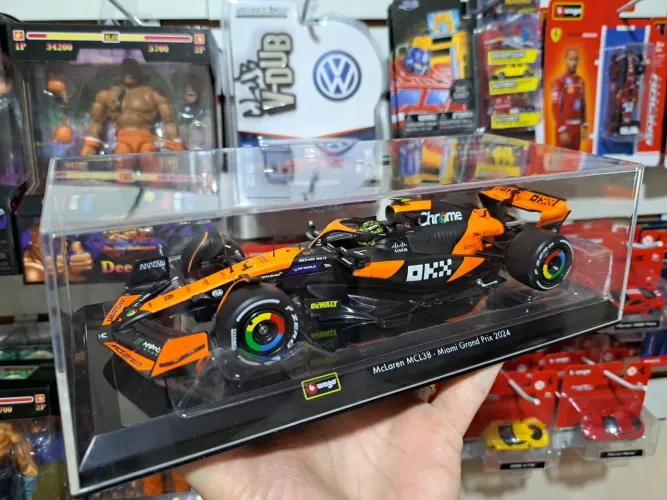 Miniatura 2024 F1 McLaren MCL38 #4 Com Piloto Norris 23 Cm C Base e Acrílico 1:24 Lacrado