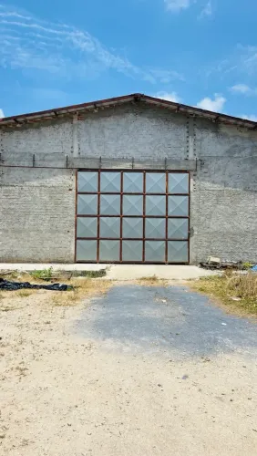 Excelentes galpões pra locação na estrada do fio .