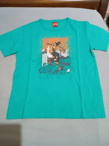 2 camisetas Kyly tamanho 6 as duas $20,00. Ótimo estado.