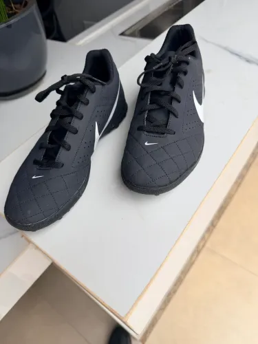 VENDE-SE CHUTEIRA NIKE SOCIETY TAMANHO 40 USADA UMA ÚNICA VEZ