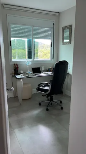 Mesa de Escritório / Escrivaninha com Tampo e Pés de Vidro Robustos