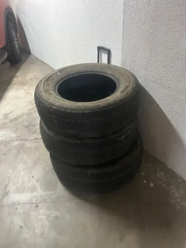 Vendo 3 pneus Marca:Bridgestone 255/70r17