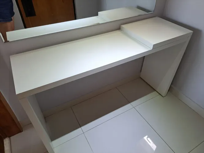 APARADOR  BRANCO EM MADEIRA