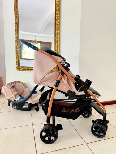 Carrinho e bebê conforto burigotto