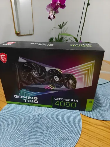 Placa de vídeo NVidia msi rtx 4090 gamming trio