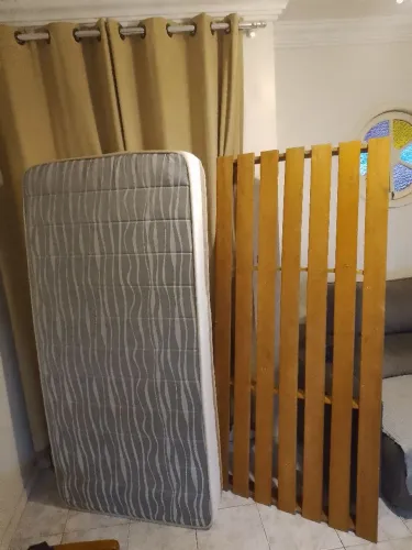 Cama Montessoriana e colchão solteiro seminovos