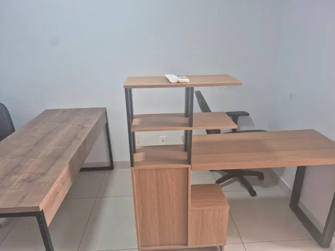 Salas comerciais e galpao industrial