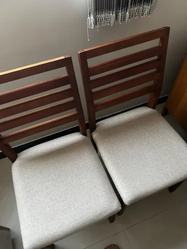 Conjunto 4 cadeiras de madeira com estofado de Linho