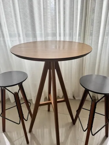 Mesa alta bistrô tokstok + bancos
