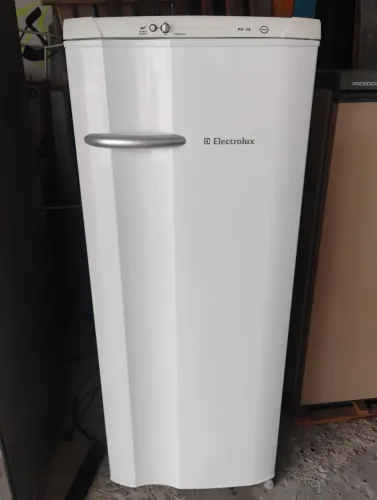 Geladeira Eletrolux 240lt zerada