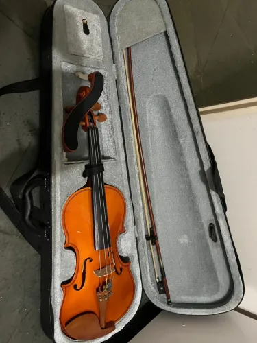 Violino Hofma HVE 241 4/4, acompanha espaleira e afinador